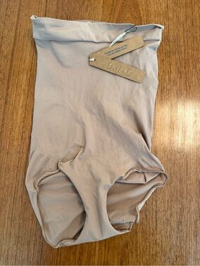 Skims Everyday Sculpt High-Waist Shaping Briefs - Nude